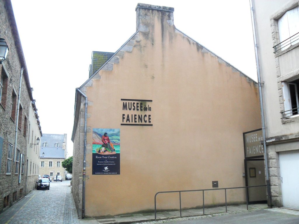 Façade du Musée de la Faïence de Quimper dans le quartier de Locmaria