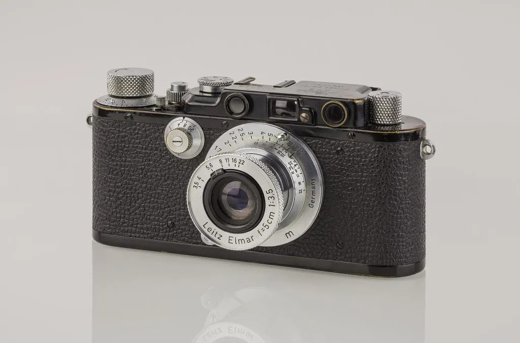 Leica noir à objectif rentrant Leitz Elmar 5 cm gravé sur la bague avant